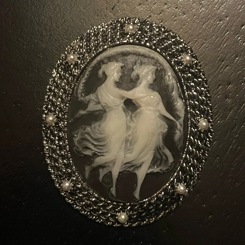 Vintage Silver Tone Cameo Brooch or Pendant black and white with faux pearls
